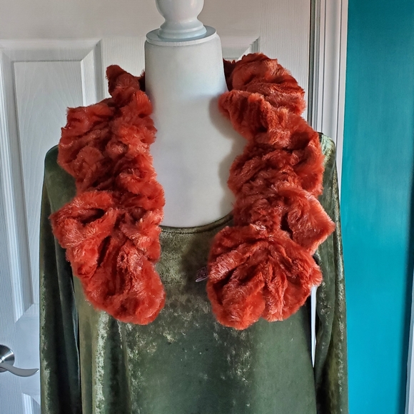 Faux Fur Orange Scarf NWOT - Picture 7 of 13